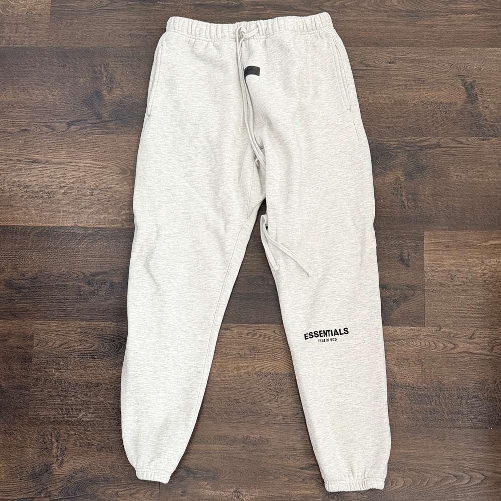 Fear of God Essentials Sweatpants in Light Gray
